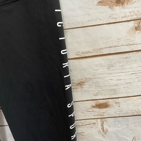 Victoria’s Secret Black & White Workout Leggings - Picture 4 of 5